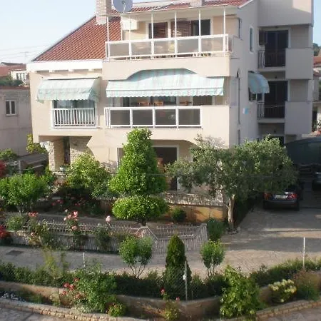 Studio Apartment Pakostane * Pakoštane